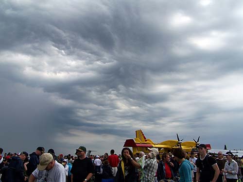 Rain clouds over Saturday's 2008 Quebec International Air Show