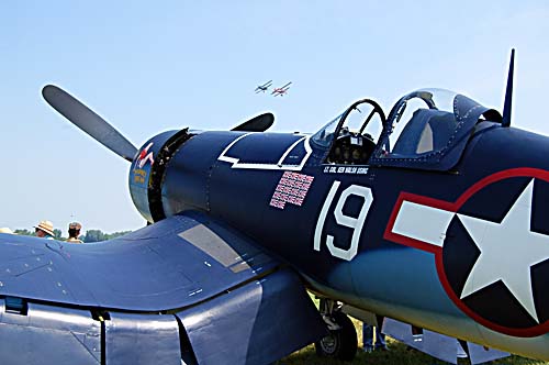 F4 Corsair prop airplane world war 2