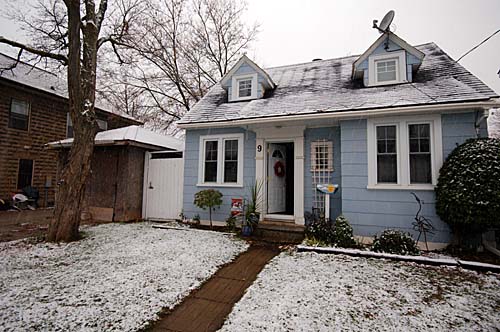 First snow of 2007 in Acton, Ontario